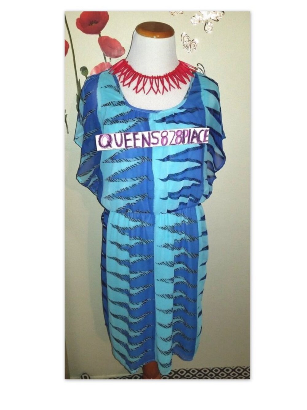 ⬇⬇⬇ NWOT Luxology M Blue Print slit Sleeve Dress
